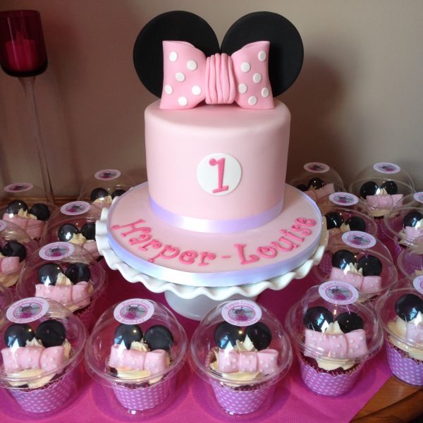 Minnie Mouse Cake & Cupcakes